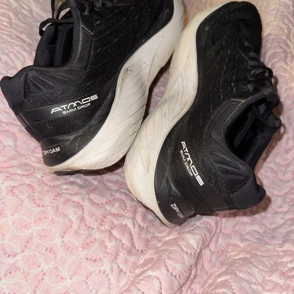 Topo Athletic Atmos Sneaker Women Size 9 Black White ZipFoam Lightweight Running